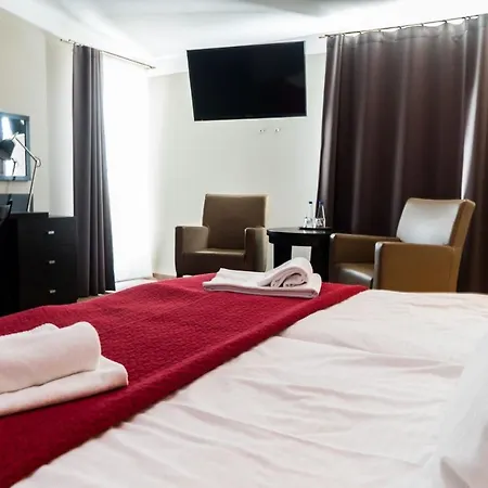 Comm Airport Otel Poznan