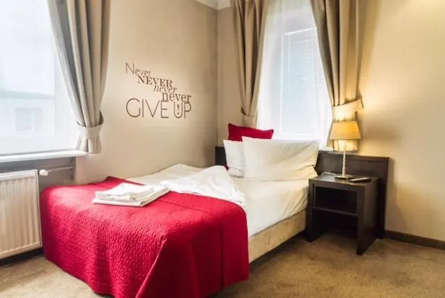 Hotel Comm Airport 3*