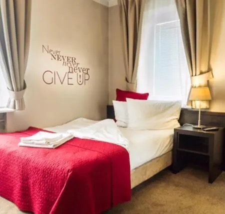 Hotel Comm Airport 3*