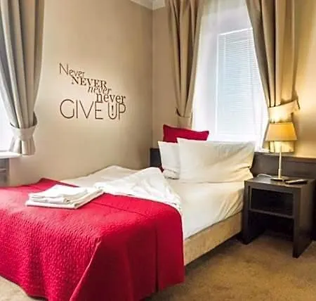 Hotel Comm Airport 3*