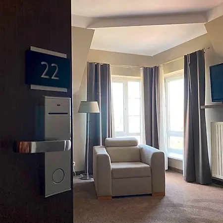 Comm Airport Hotel