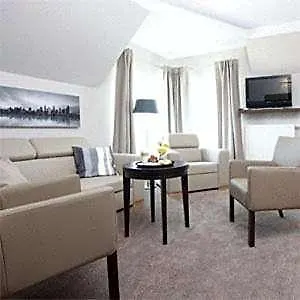 Hotel Comm Airport 3*