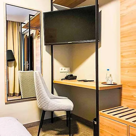 Hotel Comm Airport