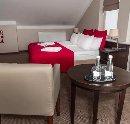 Comm Airport Hotel