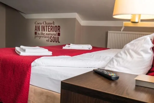 Comm Airport 3* Posen